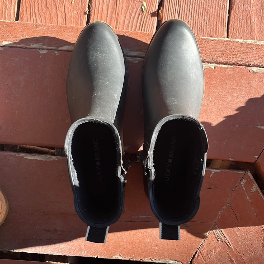 Lucky Brand size 7 rain boot